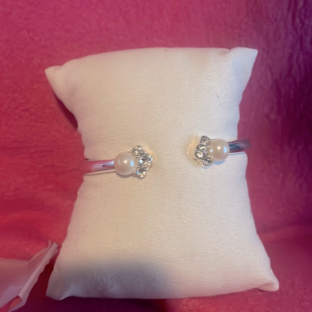 Small silver and pearl bracelet